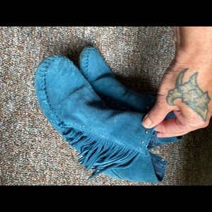Minnetonka blue moccasin booties